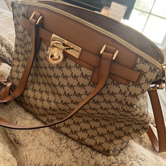 Michael Kors Hamilton Traveler w/ matching wallet - Picture 4 of 5